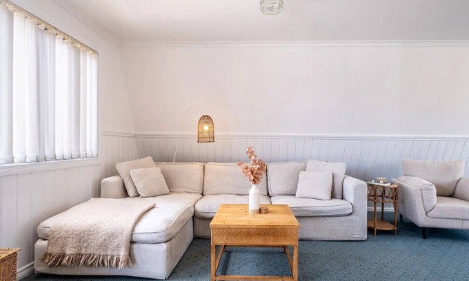 Bicheno House | Ocean Pines - Walk to Bicheno blowhole!