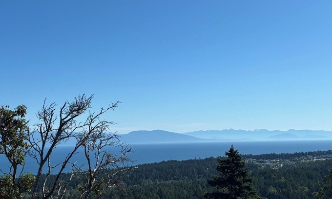 Regional District of Nanaimo Apartment | Ocean Ridge Guest House. Stunning ocean views. - No cleaning fee!