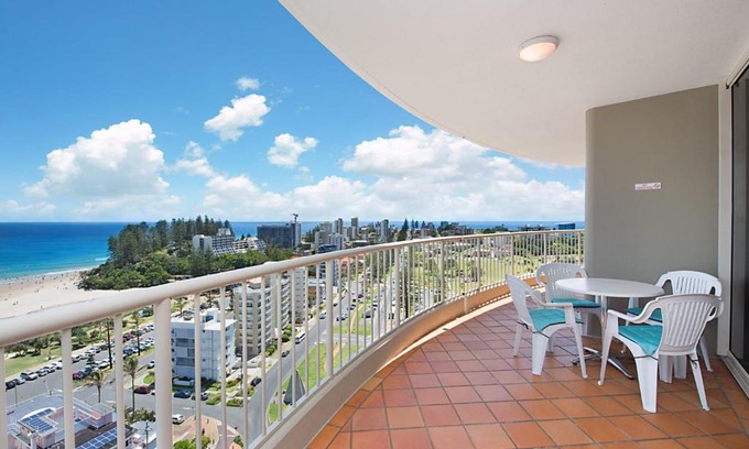 Tweed Heads House | Ocean Tower Unit 1407 - Modern apartment with great views - TWIN TOWNS RESORT