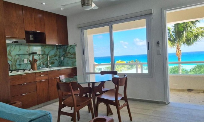 Zona Hotelera Apartment | Ocean Turtle Nest, boutique beach apartment