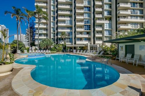 Surfers Paradise Apartment | Ocean View 2-Bed with Pool, Tennis Court & BBQ