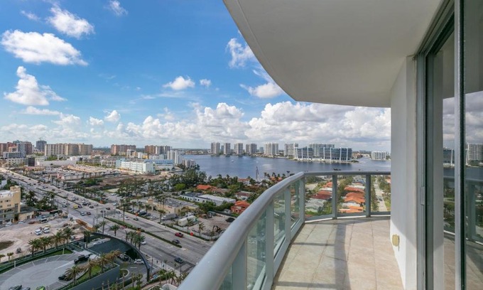 Sunny Isles Beach Apartment | Ocean View 25th floor at Marenas Beach Resort by AmmosFL