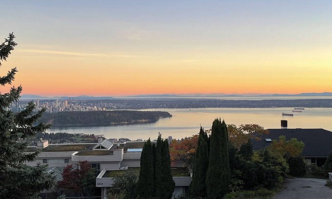 West Vancouver House | Ocean view 2Br Family Garden Suite