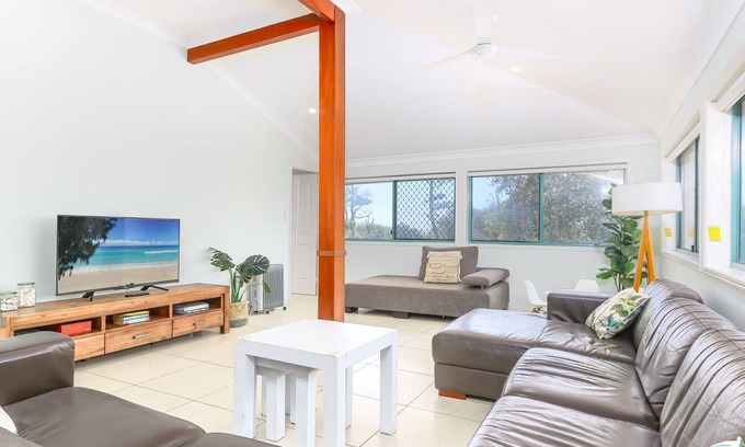 Kingscliff Apartment | Ocean View 3 BED - Spacious Coastal Haven with Stunning Ocean and Park Views