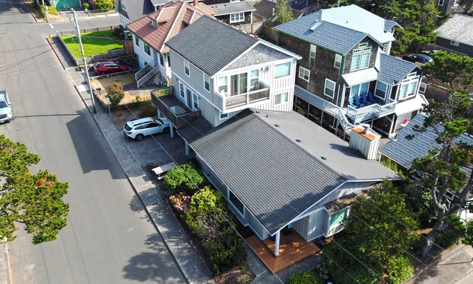 Seaside House | OCEAN VIEW: ALL HANDS ON DECK: Seaside Vacation Homes, Inc Managed