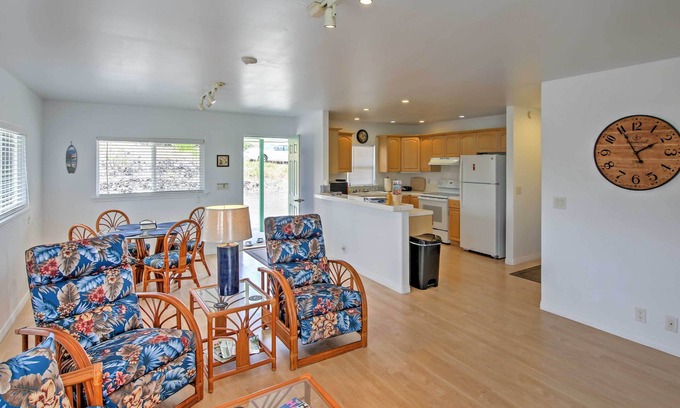 Ocean View House | Ocean View Bungalow w/Lanai: 13 Mi to South Point