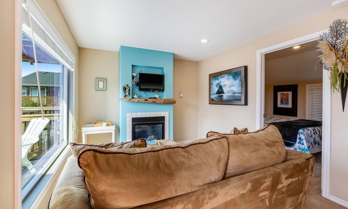 Depoe Bay Cabin | Ocean-view cabin with deck & beach access - dog-friendly