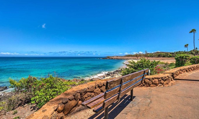 Maunaloa Apartment | Ocean-View Condo with Pool in Maunaloa!