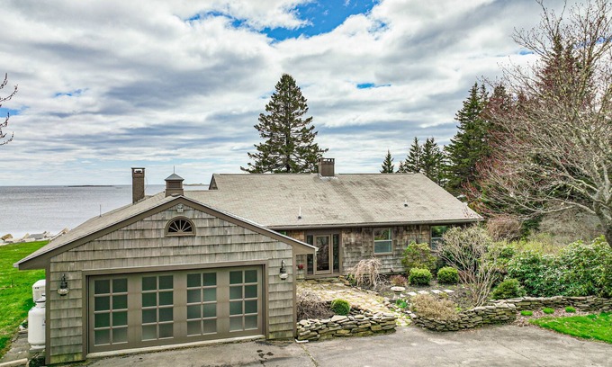 Port Clyde House | Ocean-view escape with fireplace & fast WiFi - walk to Drift Inn Beach