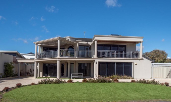 Geographe Apartment | Ocean View Executive Apartment 2