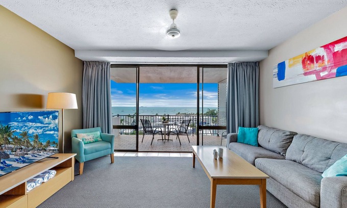 Airlie Beach Apartment | Ocean view family friendly walking distance to town WI-FI