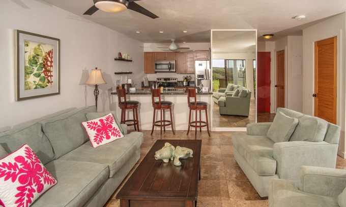 Maunaloa Apartment | Ocean View, Ground-Floor Condo w/Lanai & Shared Hot Tub/Pool - Walk to Beach