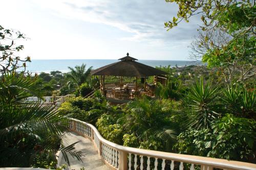 Comuna San Jose Hotel | Ocean View Happy Hill