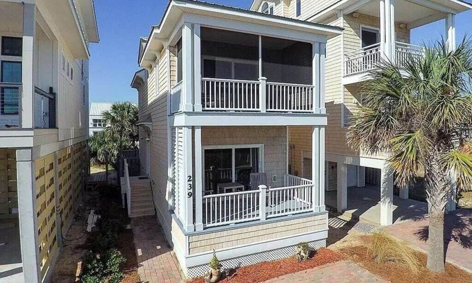 St. George Island House | Ocean view, hot tub, steps to the sand! Dog friendly. 9/27-10/3 is 20% off!