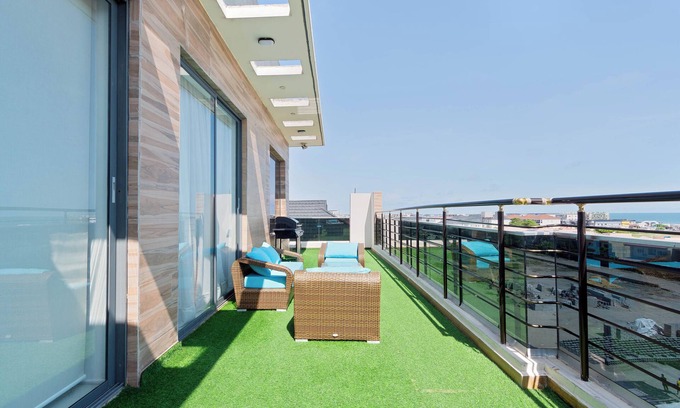 Ofin House | Ocean view Luxurious 2 bedroom apartment on Lekki phase 1. Close to all beaches