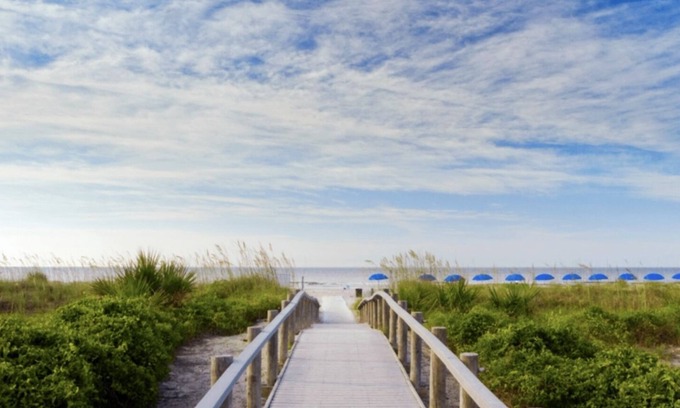 Folly Field Condo | Ocean View! Remodeled! Just Steps to the Beach, large pool and Bar. Gated resort