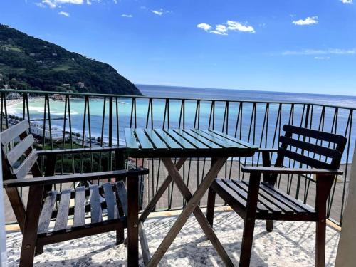 Levanto House | Ocean View Villa with Fast WI-FI and Elevator to Town