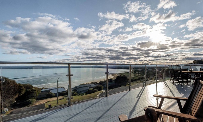 Coles Bay House | Ocean views, 5 bedroom, 4 bathroom, spa bath, wifi