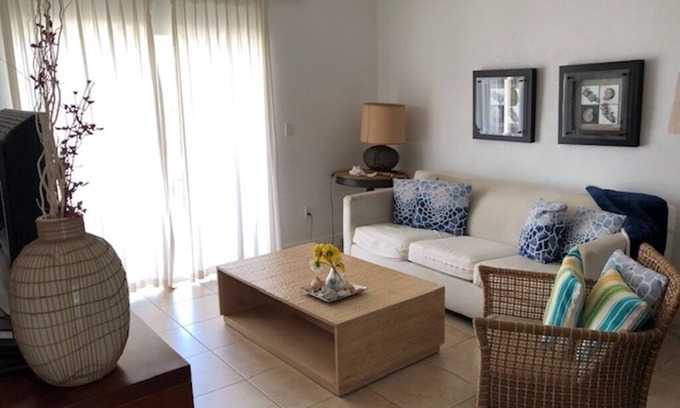 Alice Town House | Ocean Views in Paradise