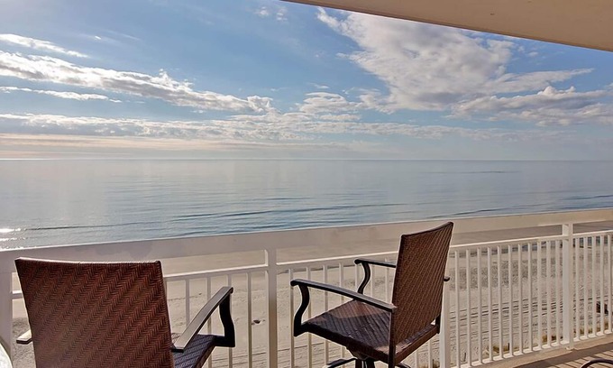 Crescent Beach Condo | Ocean Views | Poolside Perfection | Summer Bliss | CS N703