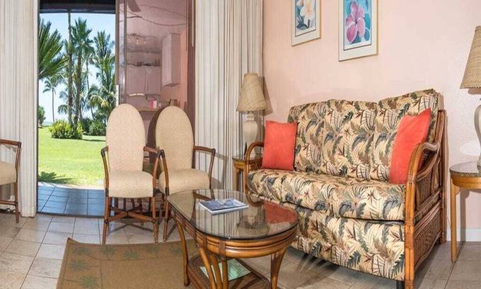 Kaunakakai Condo | Ocean Views W/Ground Lanai and Fans-Molokai Shores