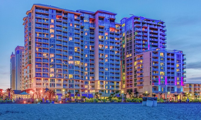 Northeast Virginia Beach Resort | Oceanaire Virginia Beach - 2 BEDROOM OCEAN VIEW 1 KG 2 DBLS SUITE