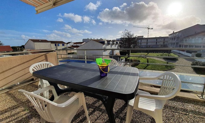 Saint-Hilaire-de-Riez Apartment | Oceanfront 3-Room Apartment, Sleeps 7 - Pool, Parking, Balcony, Near Beach - Saint-Hilaire-de-Riez