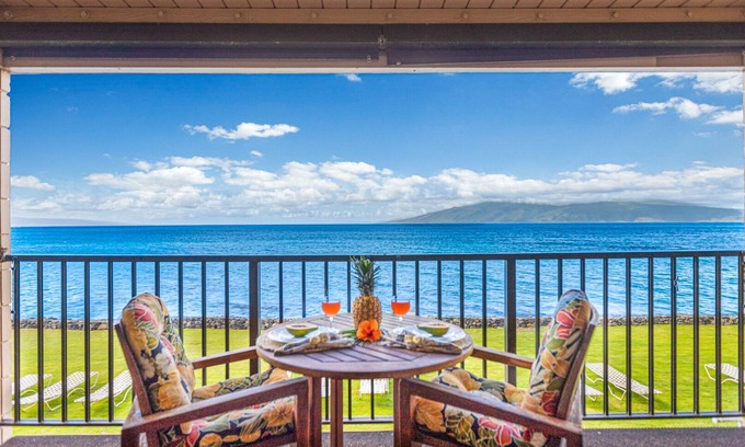 Honokowai Condo | OCEANFRONT 1 Bdrm Condo next to the water! Air conditioned - Kaleialoha 209
