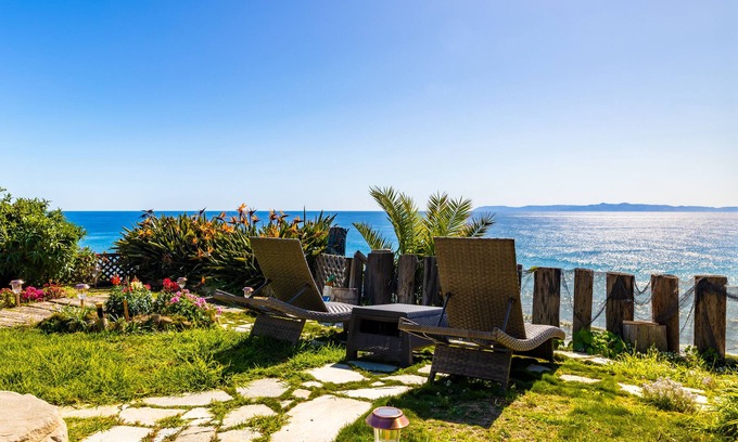 Coastal San Pedro House | Oceanfront-2730 sqft w/SPA, HugeDeck+Garden+VIEWS