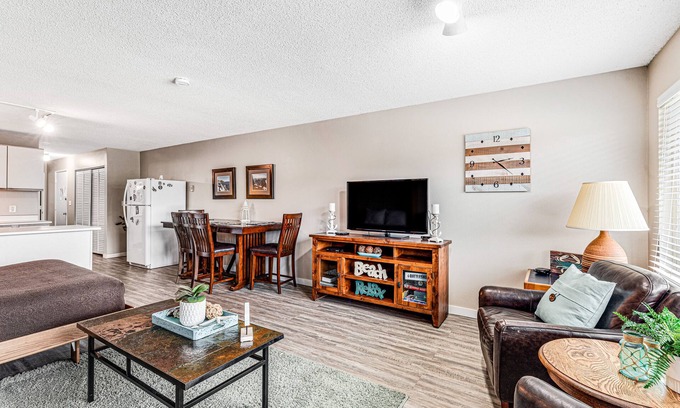 Neskowin Condo | Oceanfront, 2nd-floor condo with river/ocean views, balcony & beach access
