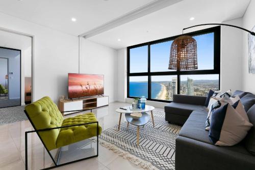Surfers Paradise Apartment | Oceanfront 3-Bed with Stunning Views, Pool & Sauna