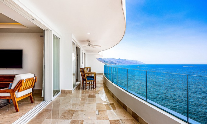 Mismaloya Condo | Oceanfront 9th-floor condo with balcony, water views & pool