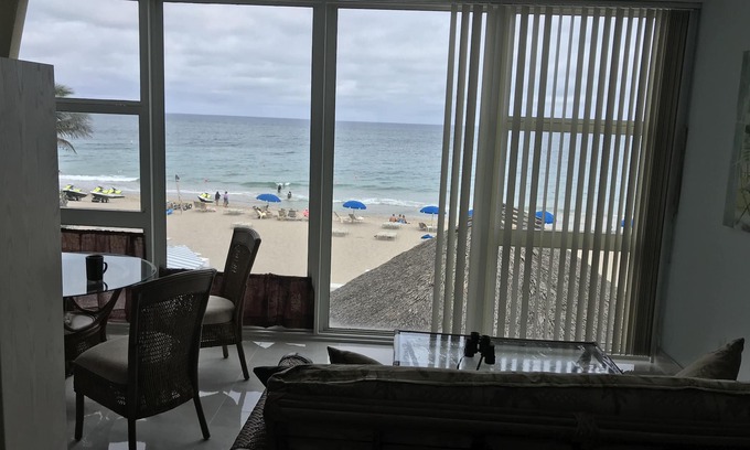 Galt Mile Condo | Oceanfront condo, beach, pool. 4 eateries on premises. Rent kayaks and jet skis.