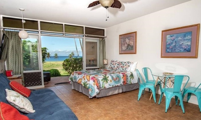 Maunaloa Apartment | Oceanfront Condo w/ Lanai, WiFi, Shared Pool/Grills - Steps to Kepuhi Beach!