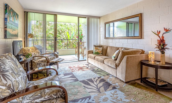Hilo Condo | Oceanfront Condo w/ Shared Pool & Garden Views, Free WiFi, & Washer/Dryer