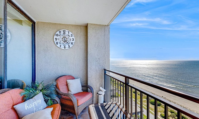 Myrtle Beach Condo | Oceanfront condo with pool, hot tub, private balcony & central AC
