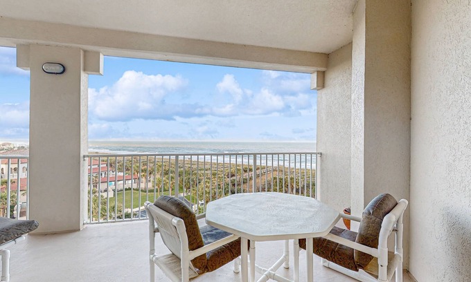 Palm Coast Condo | Oceanfront condo & WiFi- snowbirds OK!
