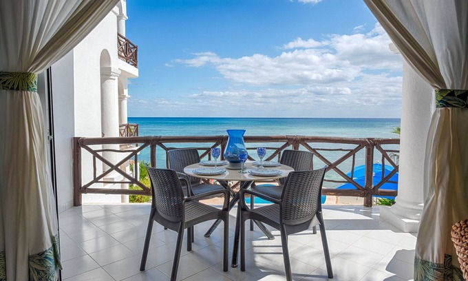 Akumal Condo | Oceanfront Condo with Artful Décor, Pool & Balconies