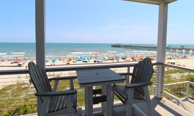 Folly Beach Condo | Oceanfront Corner Condo w/Beautiful Views~Folly Beach Suites 3A