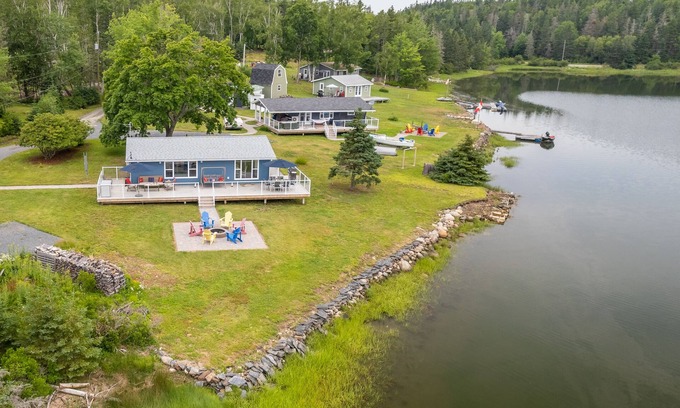 Heckmans Island Cottage | Oceanfront Cottage on a Quiet Cove Just Outside Lunenburg