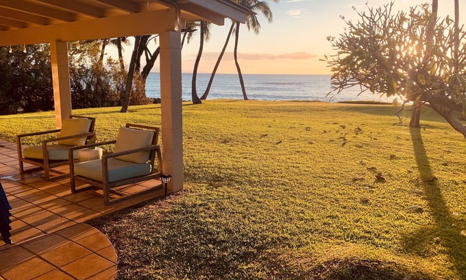 Halama Street House | Oceanfront.Endless Sunsets Everyday!