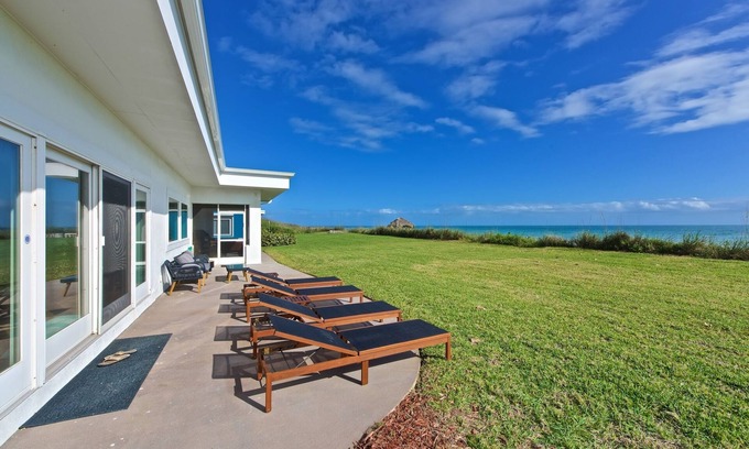 Rossers House | Oceanfront estate with pool and 2 villas