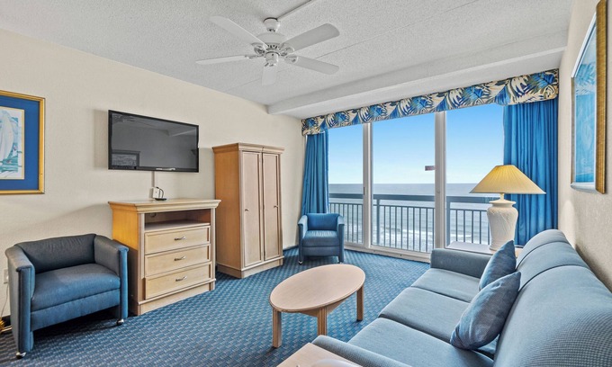 Downtown Myrtle Beach Hotel | Oceanfront Family 1 br + Kids Bunk Nook B
