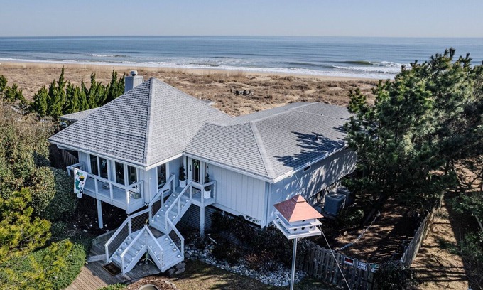 Sandbridge House | OCEANFRONT - Great views, Hot Tub, Sleeps 9