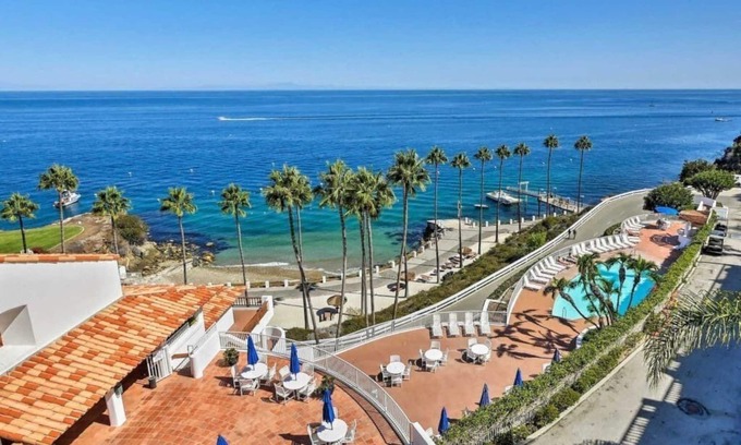 Avalon Condo | Oceanfront Hamilton Cove villa with breathtaking views and excellent location!