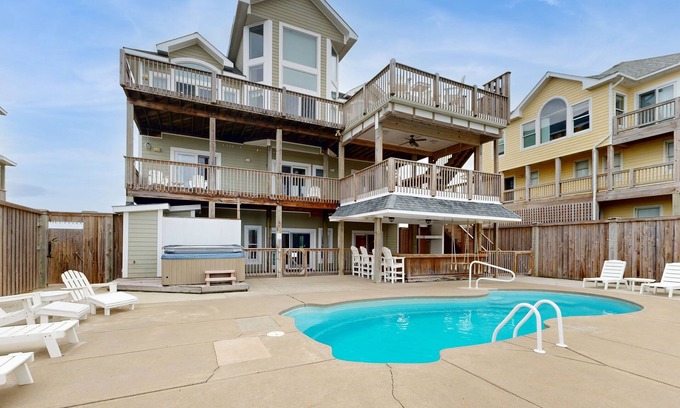 Hatteras House | Oceanfront home with ocean view, private hot tub & pool, & washer/dryer