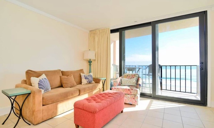 Crescent Beach Condo | Oceanfront in Heart of N Myrtle Beach with Pool