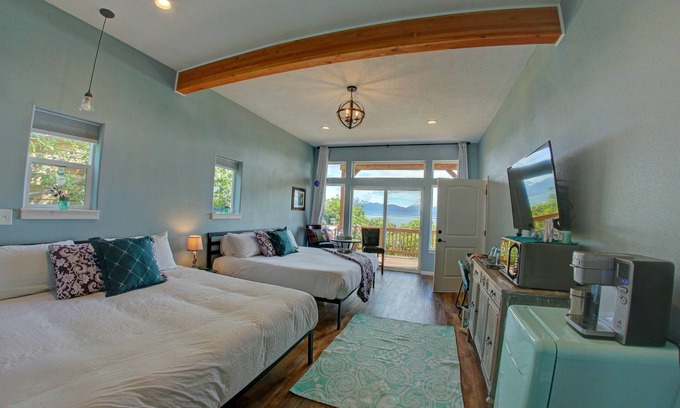 Homer Apartment | Oceanfront Luxury Suite Overlooking Kachemak Bay and Homer Spit!
