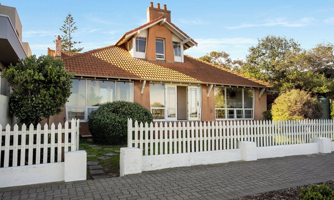 Henley Beach South House | "Oceanfront Oasis: A Tranquil Retreat Steps from the Sea!
