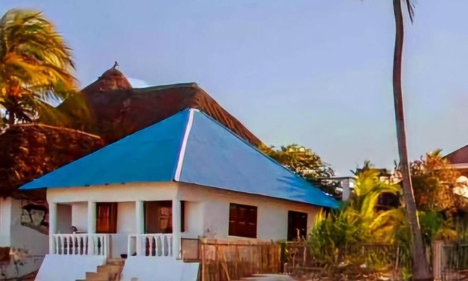 Jambiani House | Oceanfront Oasis, Fisherman’s Cottage – Zanzibar’s Beachside Jewel!